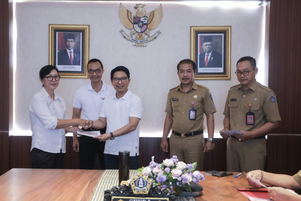 Sekda Badung Serahkan Santunan Pensiunan ASN dan Pimpin Rapat Pengurus KORPRI